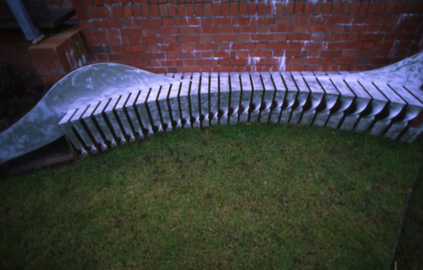 RNA Seat with Twisted Waveform